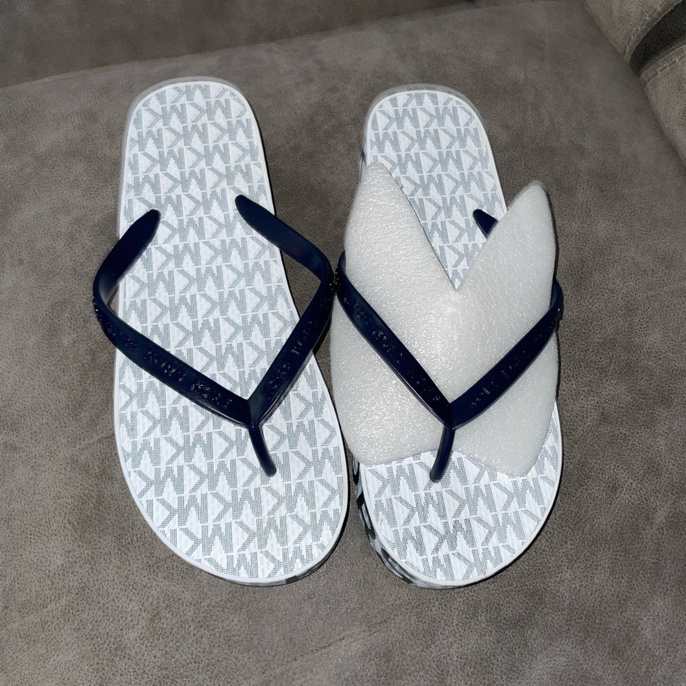 Brand new Michael Kors platform thong sandals - Picture 4 of 9